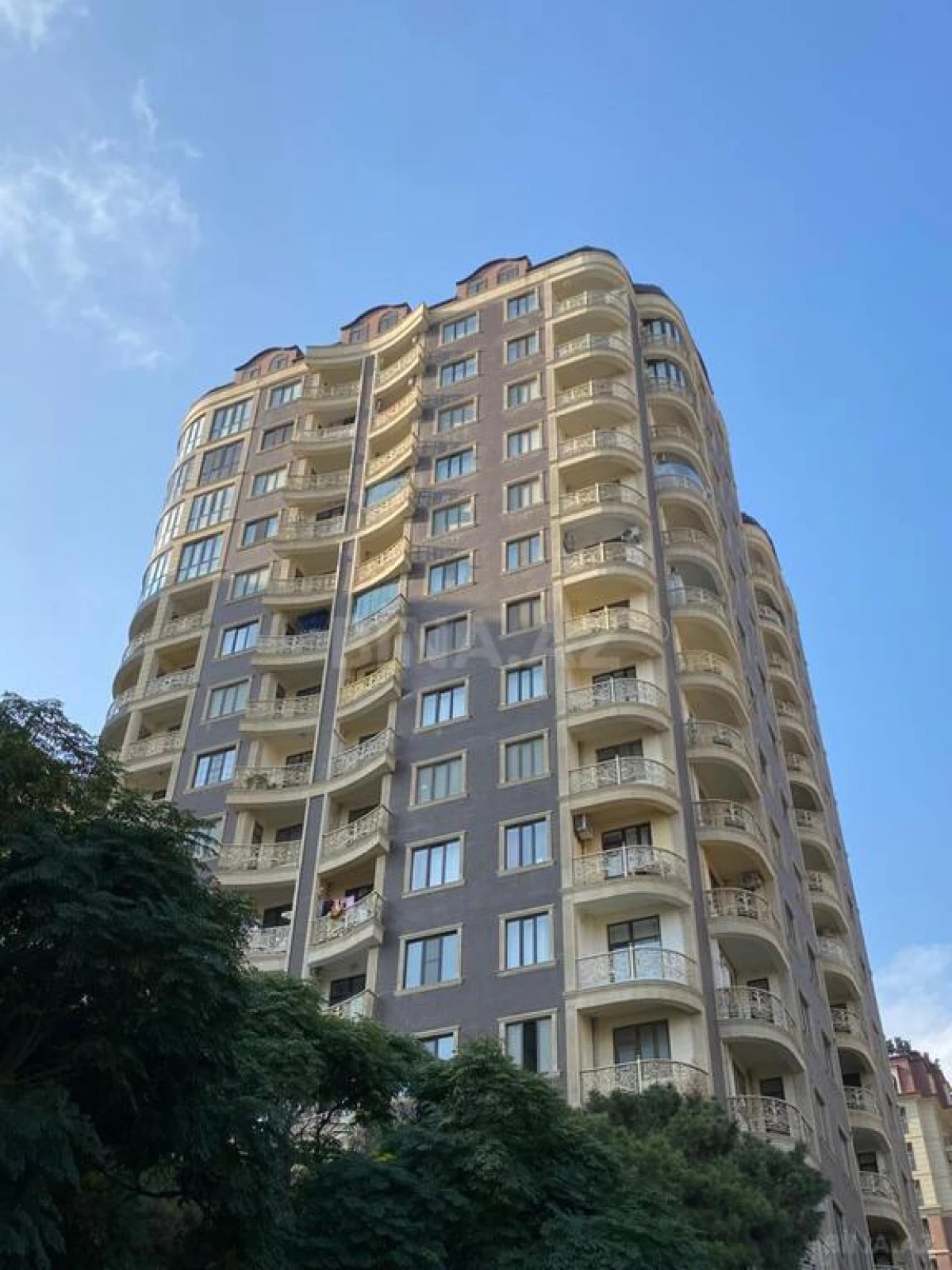 Satılır 3 otaqlı mənzil 147 m²