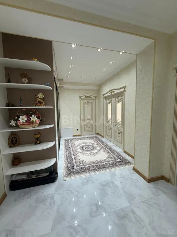 Satılır 3 otaqlı mənzil 147 m²