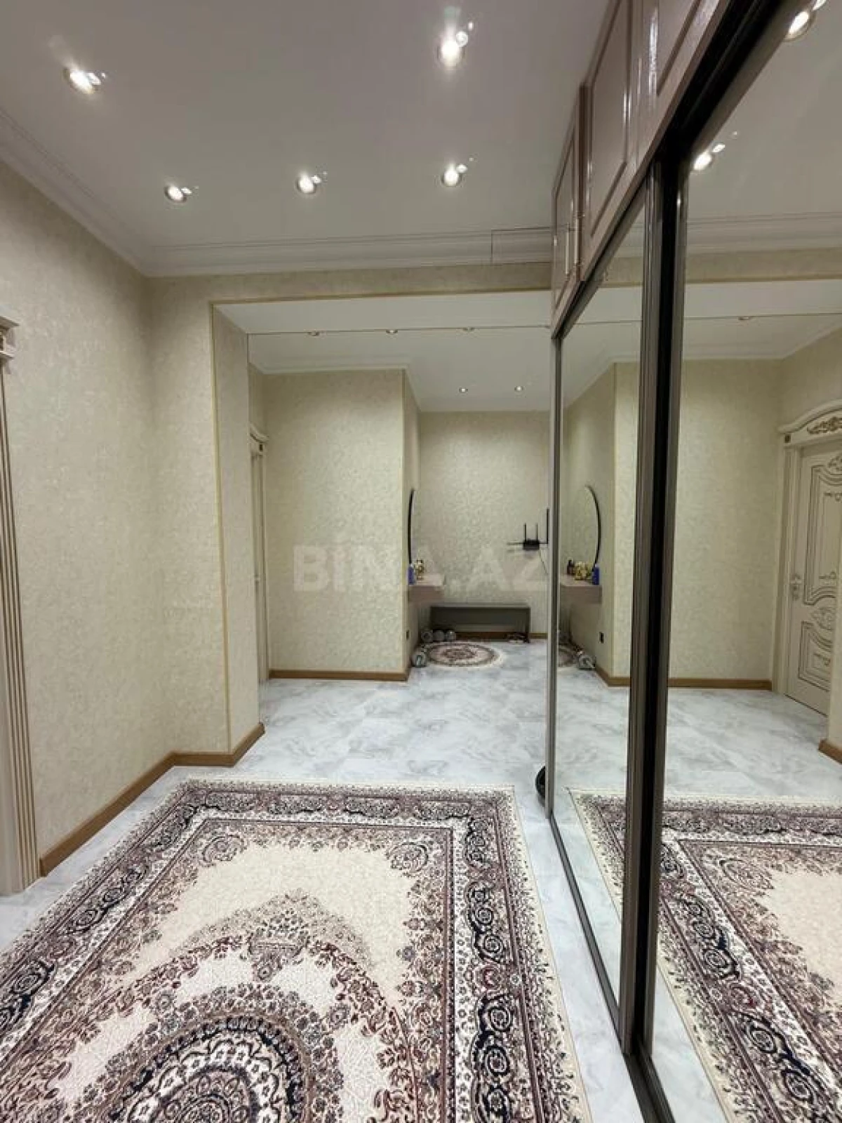 Satılır 3 otaqlı mənzil 147 m²