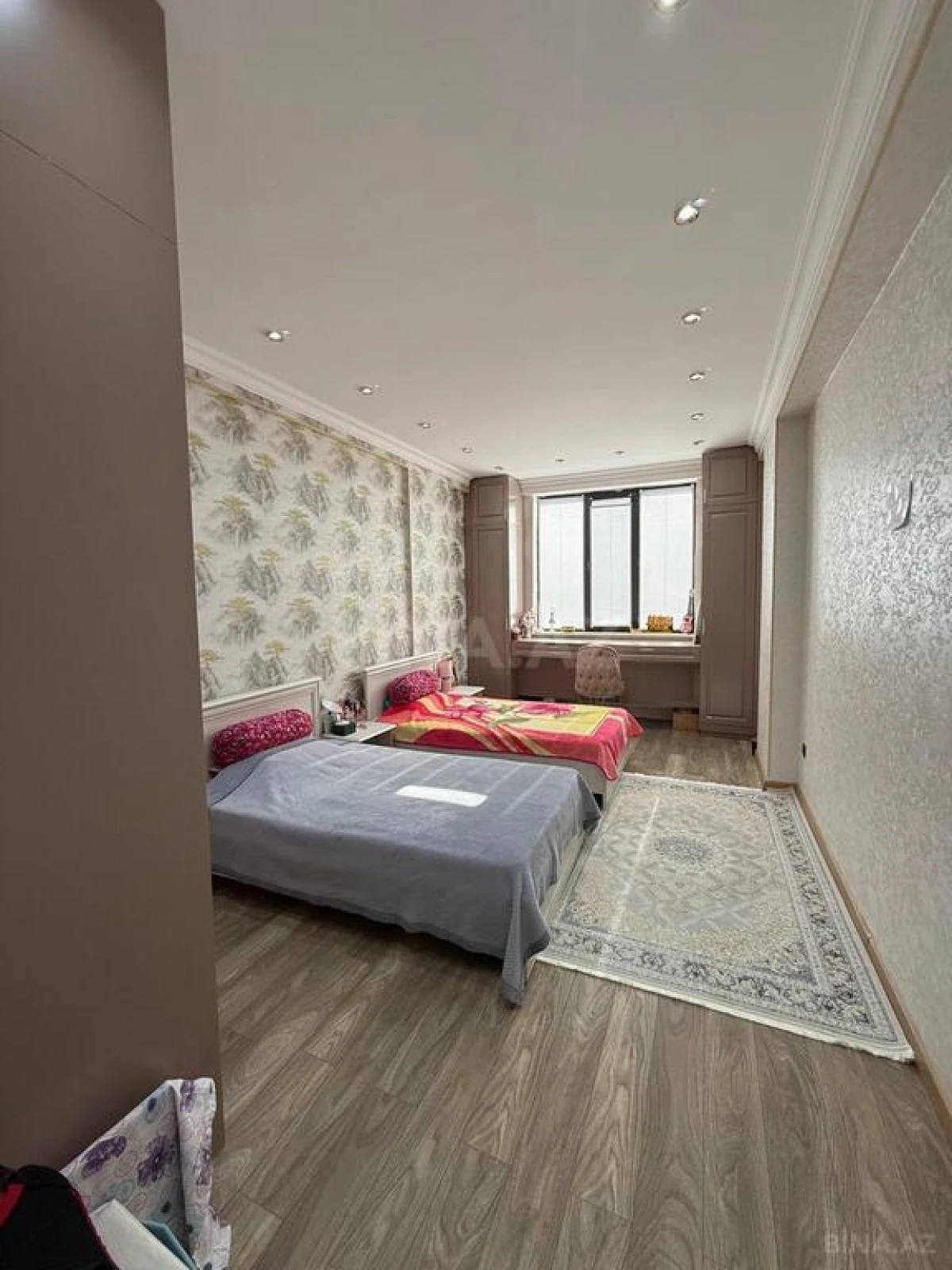 Satılır 3 otaqlı mənzil 147 m²