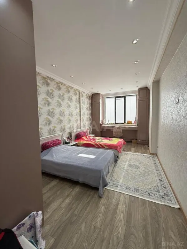 Satılır 3 otaqlı mənzil 147 m²