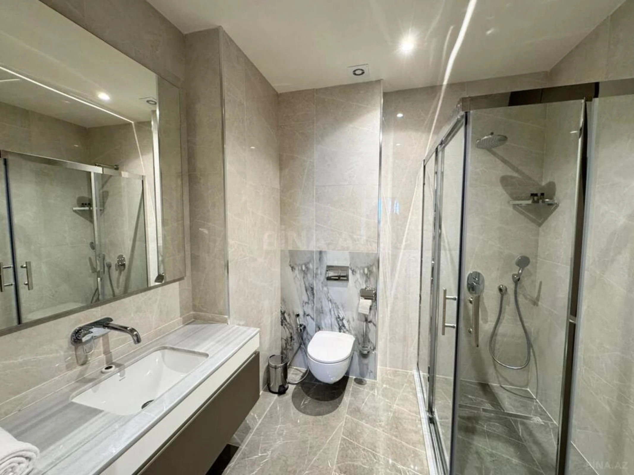 Satılır 2 otaqlı mənzil 99.5 m²