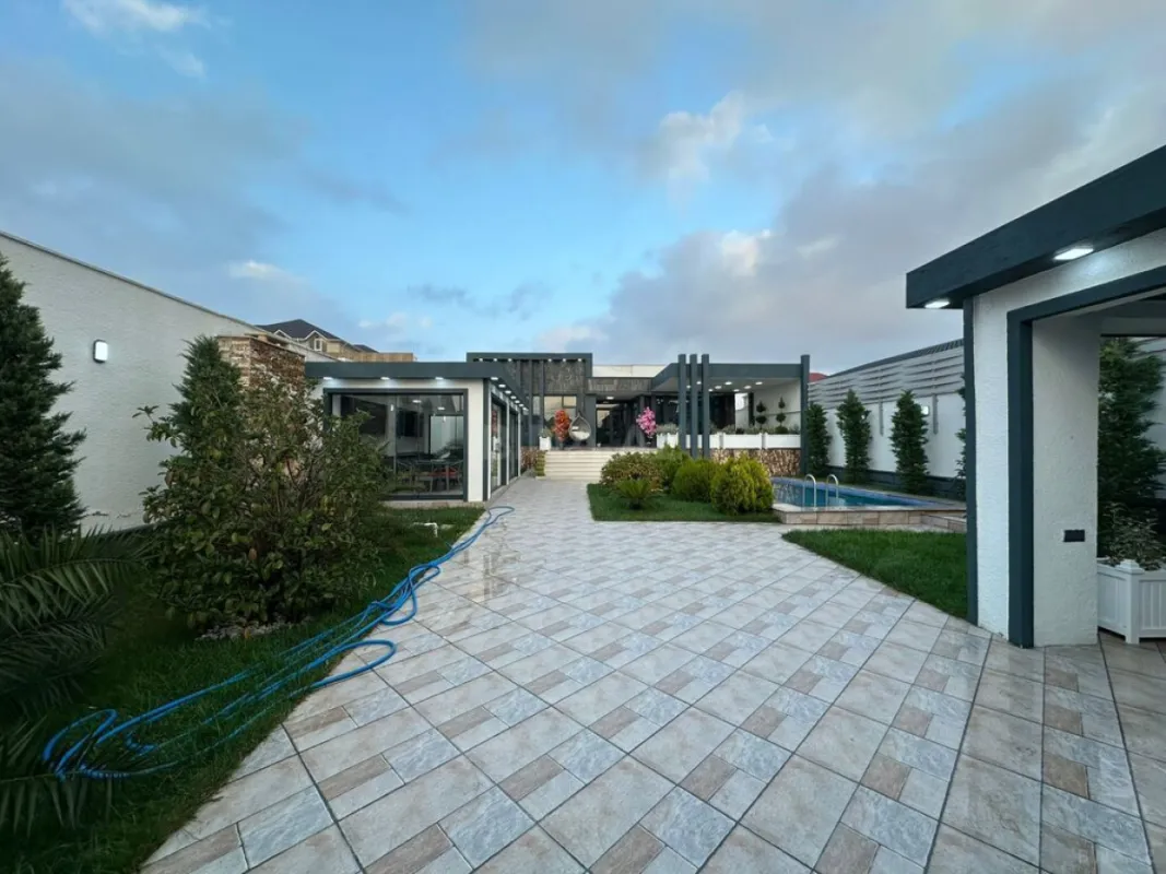 Satılır 4 otaqlı həyət evi 200 m²