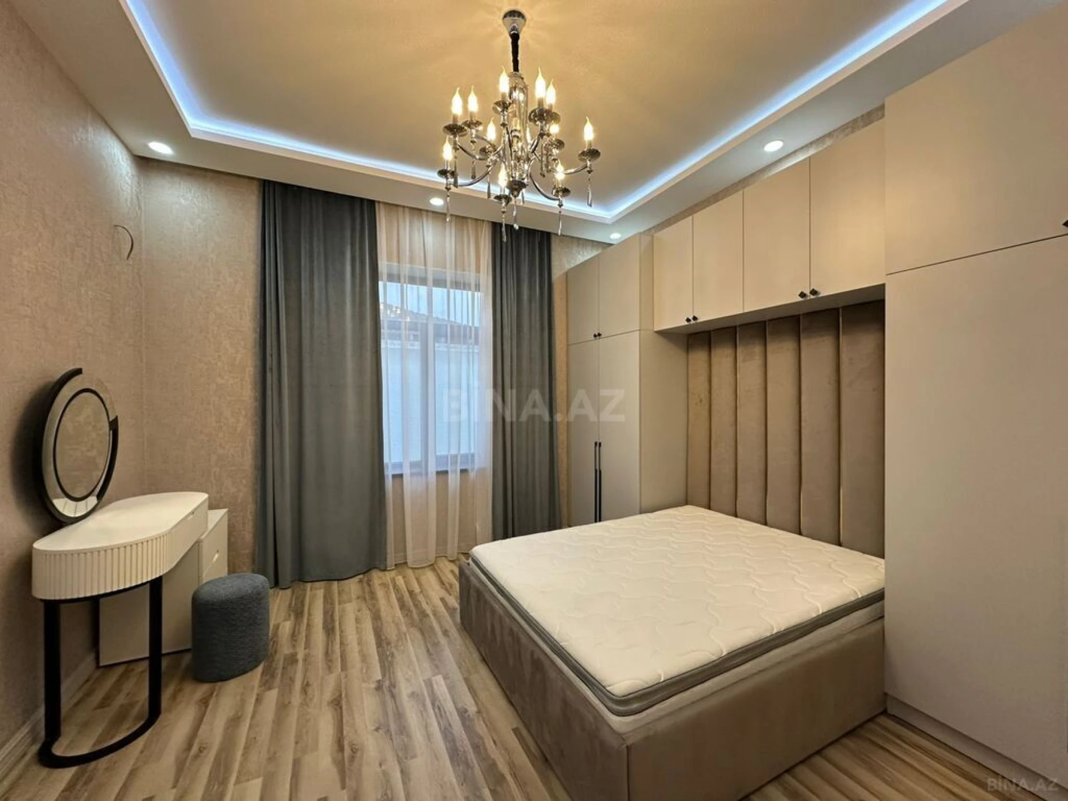 Satılır 4 otaqlı həyət evi 200 m²