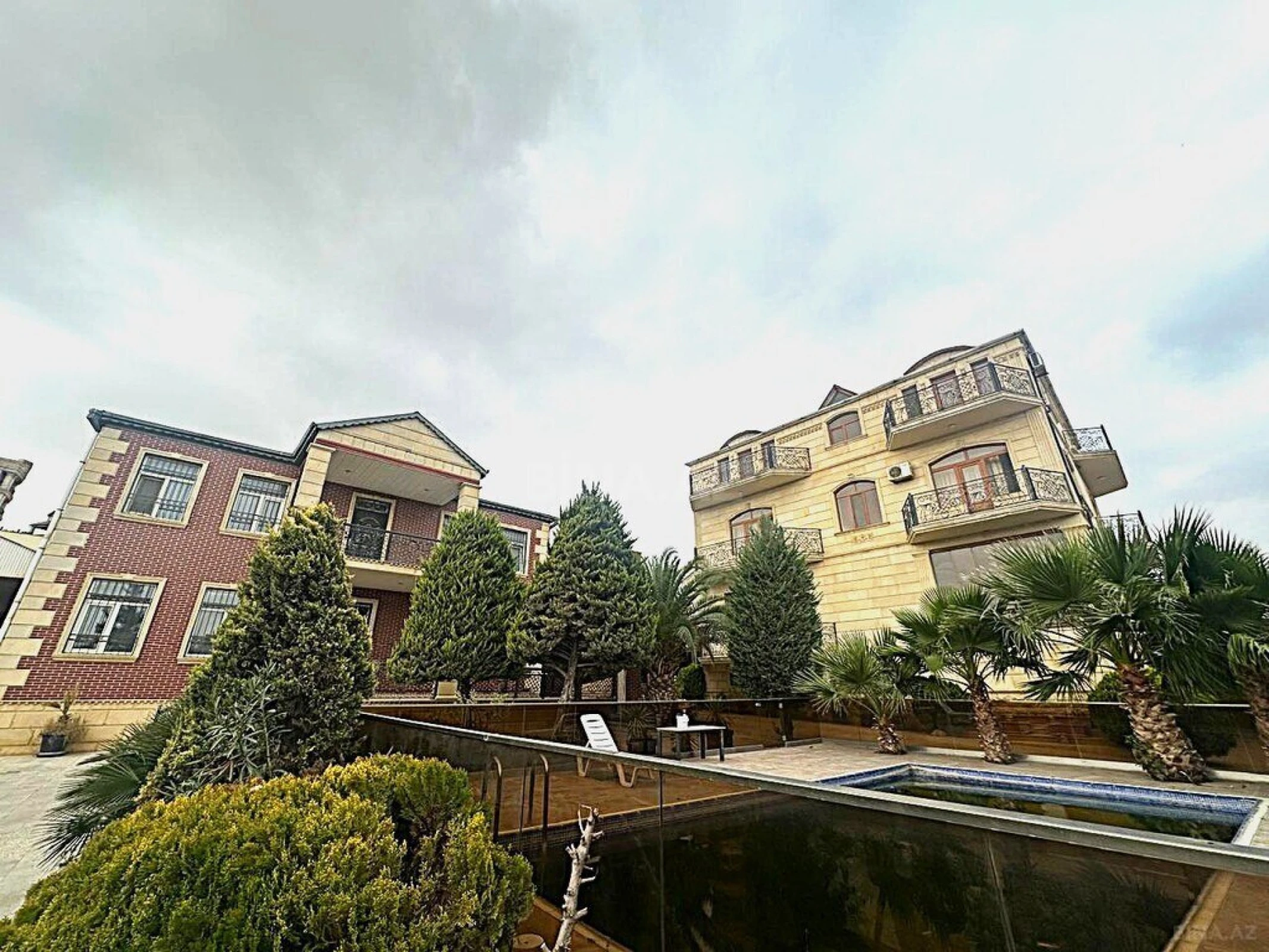 Satılır 5 otaqlı həyət evi 500 m²