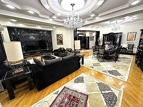 Satılır 5 otaqlı həyət evi 500 m²