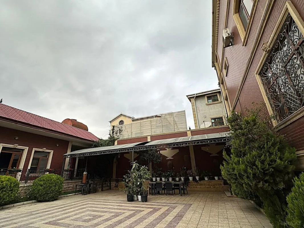 Satılır 5 otaqlı həyət evi 500 m²
