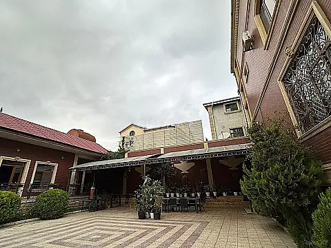 Satılır 5 otaqlı həyət evi 500 m²
