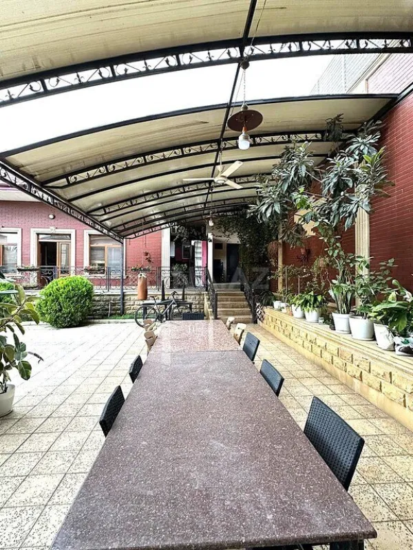 Satılır 5 otaqlı həyət evi 500 m²