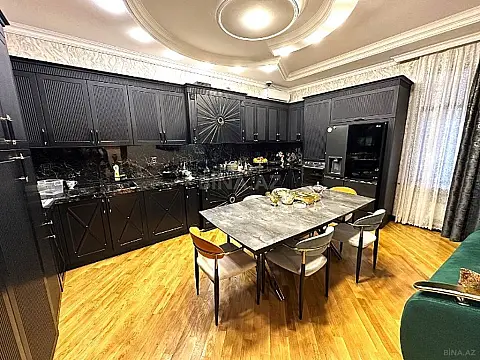 Satılır 5 otaqlı həyət evi 500 m²