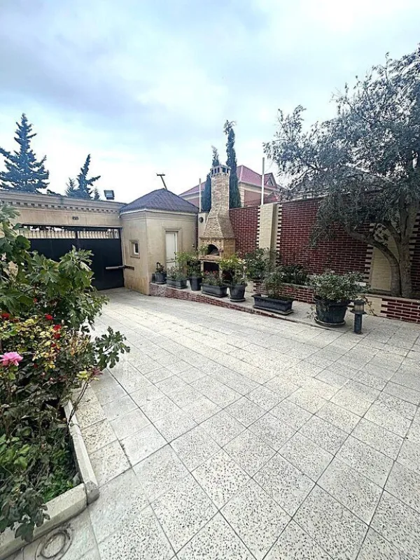 Satılır 5 otaqlı həyət evi 500 m²