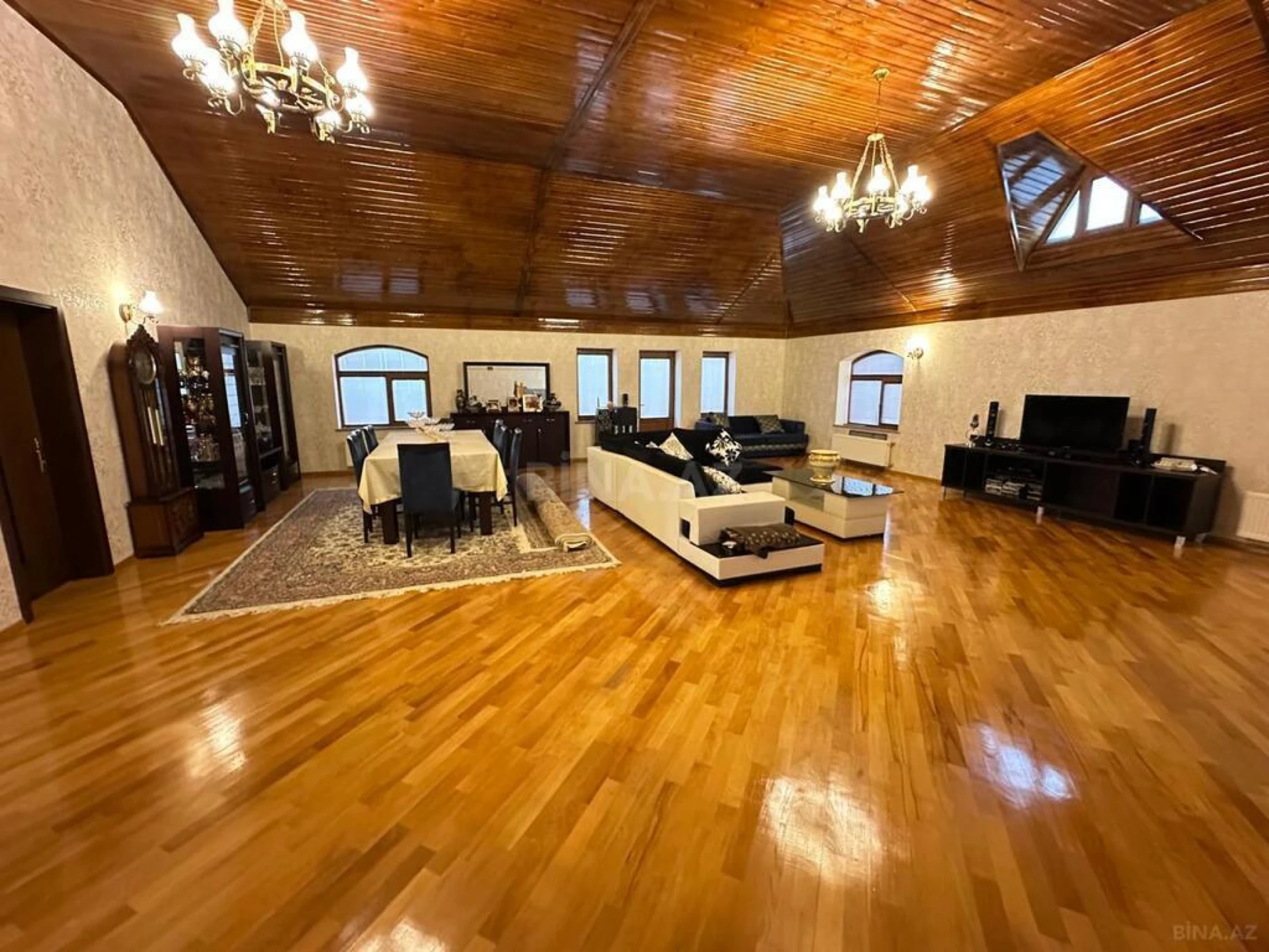 Satılır 5 otaqlı həyət evi 500 m²