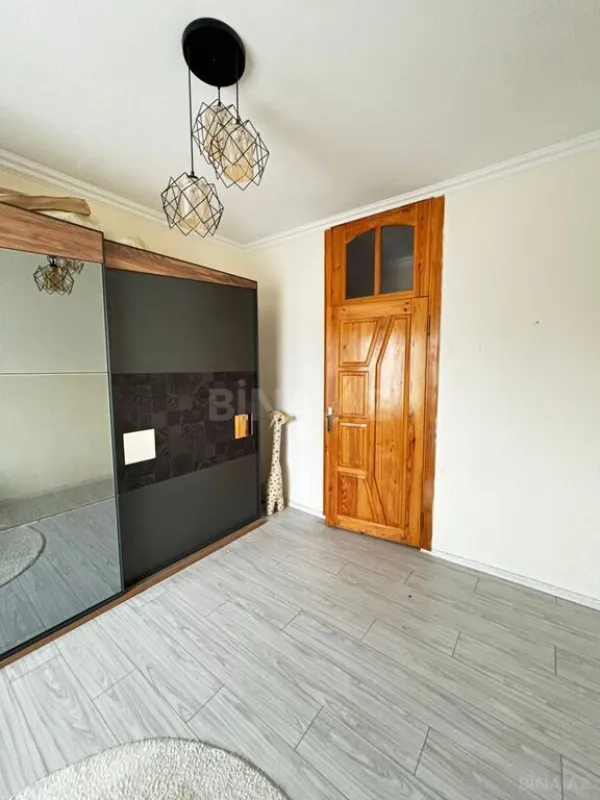Satılır 5 otaqlı mənzil 120 m²