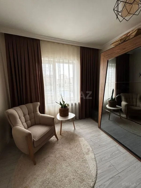 Satılır 5 otaqlı mənzil 120 m²