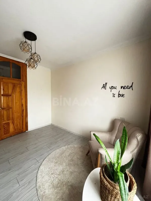 Satılır 5 otaqlı mənzil 120 m²