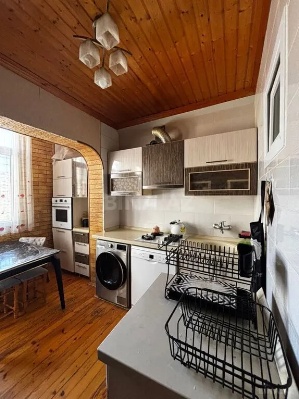 Satılır 5 otaqlı mənzil 120 m²