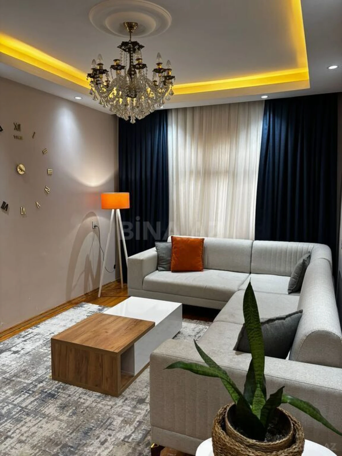 Satılır 5 otaqlı mənzil 120 m²