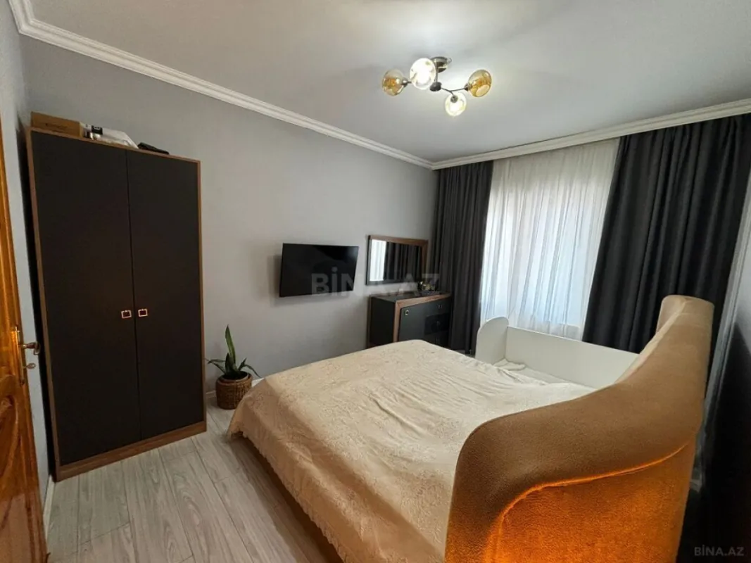 Satılır 5 otaqlı mənzil 120 m²