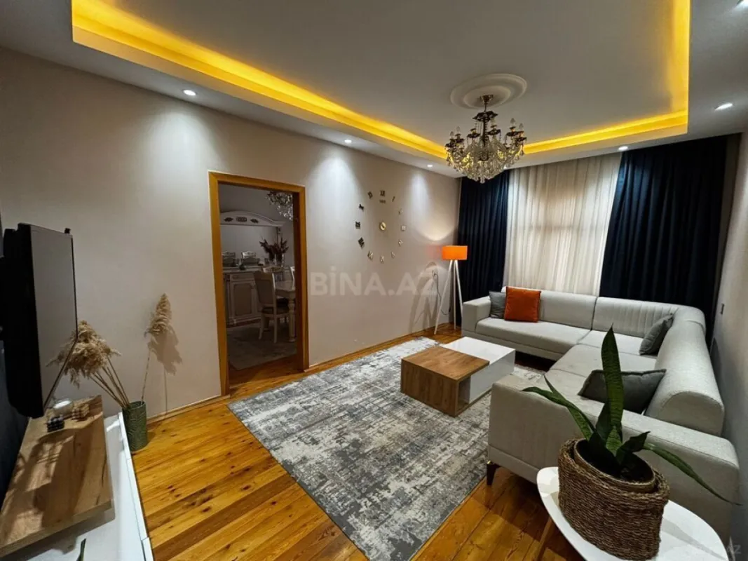 Satılır 5 otaqlı mənzil 120 m²