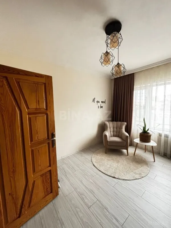 Satılır 5 otaqlı mənzil 120 m²