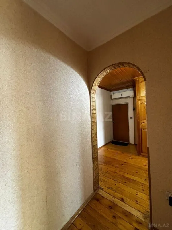 Satılır 5 otaqlı mənzil 120 m²