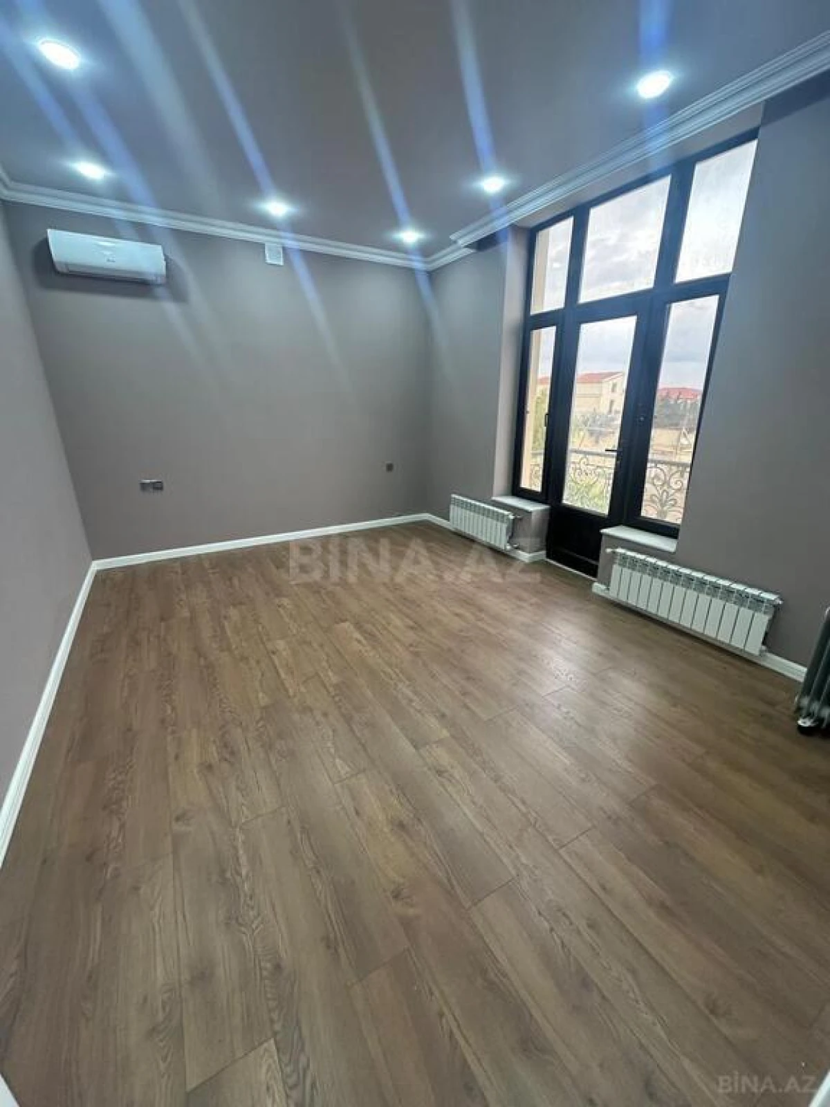 Satılır 5 otaqlı həyət evi 300 m²