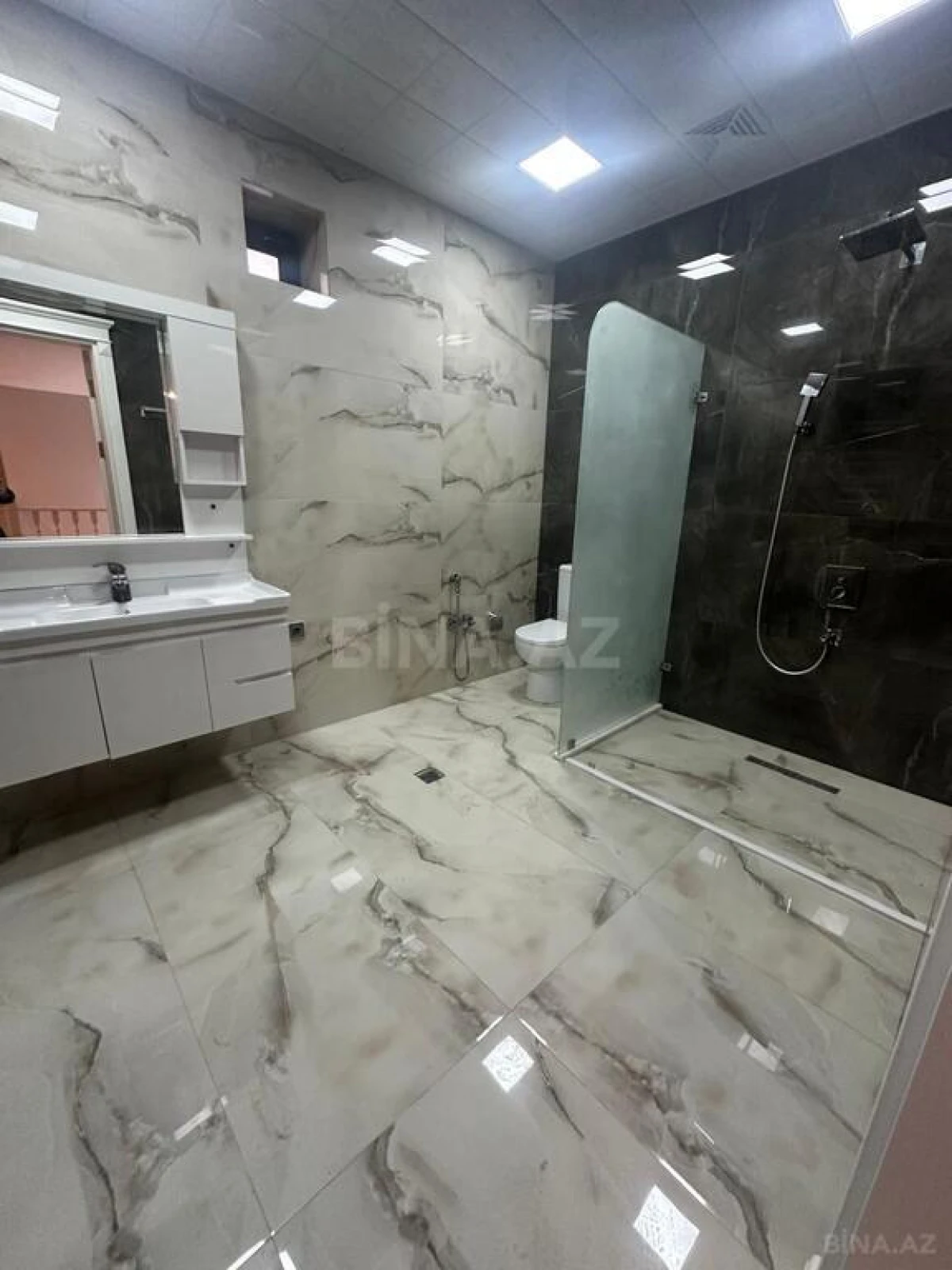 Satılır 5 otaqlı həyət evi 300 m²