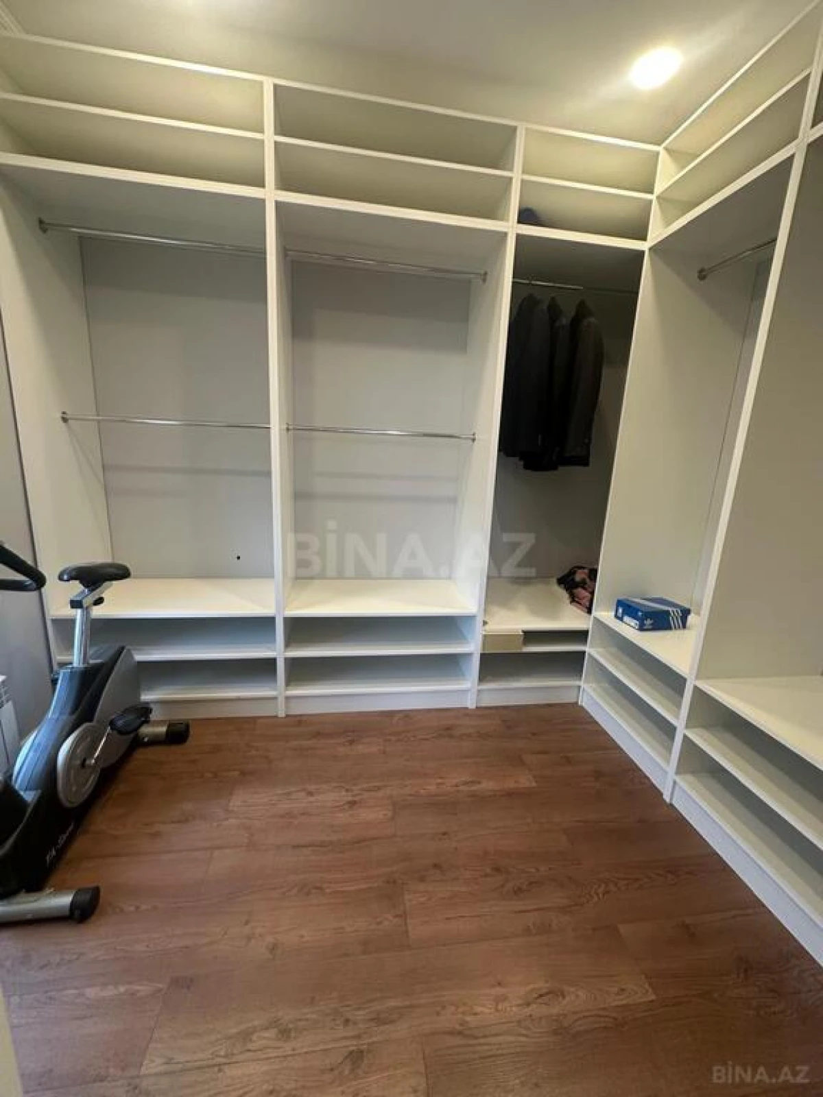 Satılır 5 otaqlı həyət evi 300 m²