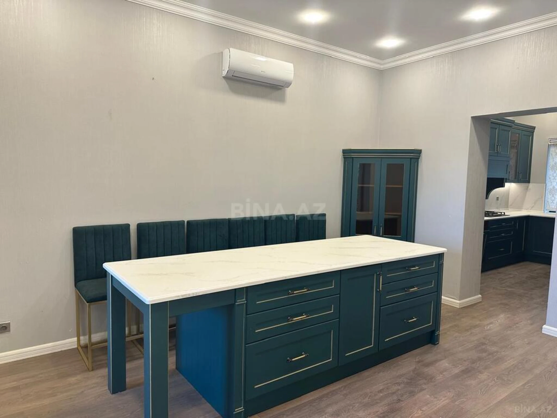 Satılır 5 otaqlı həyət evi 300 m²