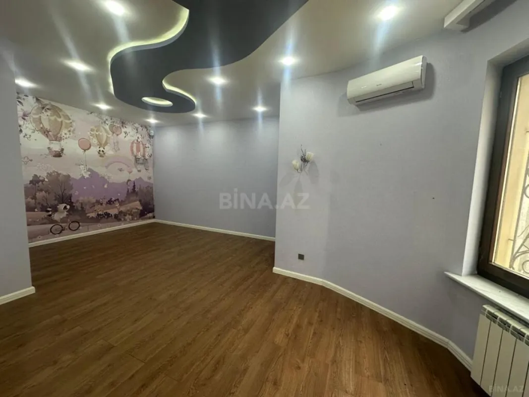 Satılır 5 otaqlı həyət evi 300 m²