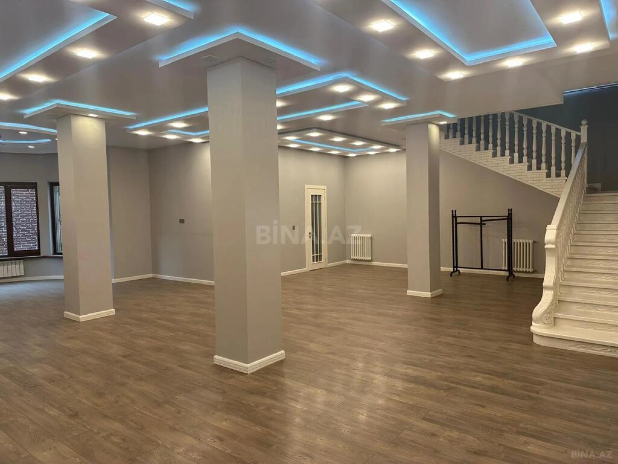 Satılır 5 otaqlı həyət evi 300 m²