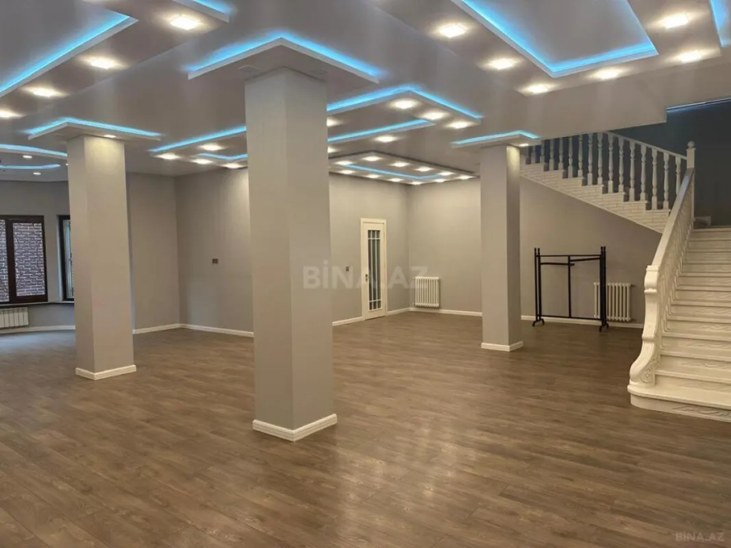 Satılır 5 otaqlı həyət evi 300 m²