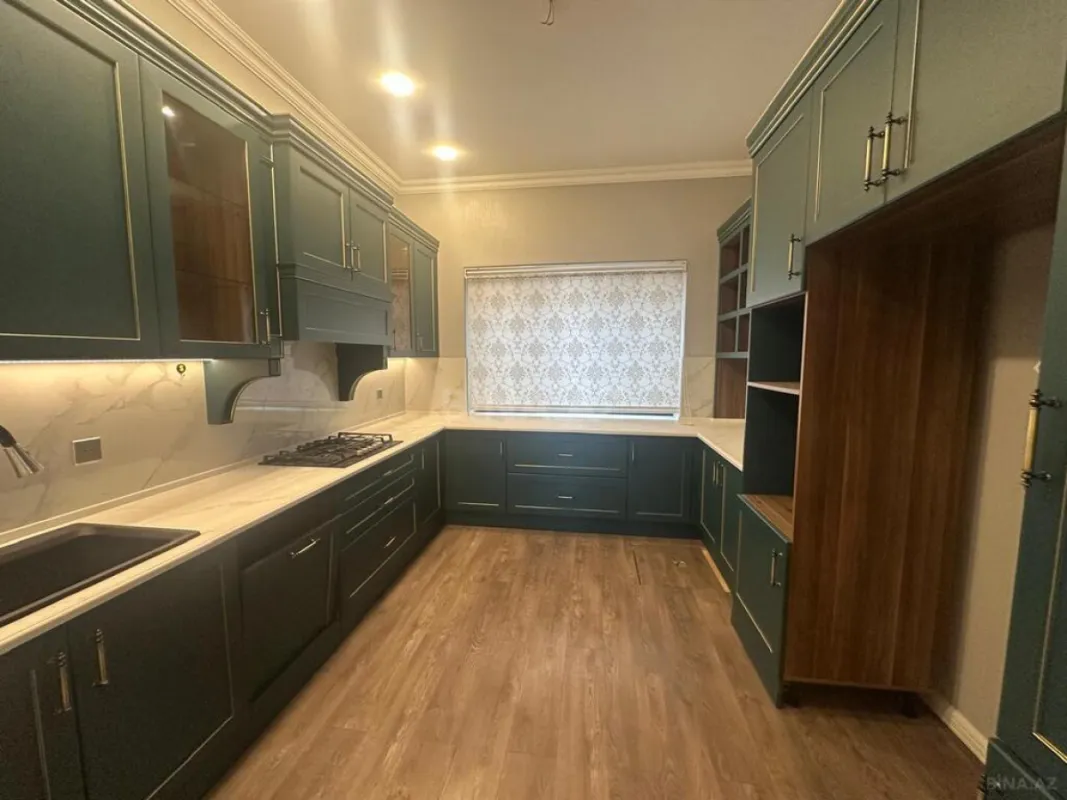 Satılır 5 otaqlı həyət evi 300 m²