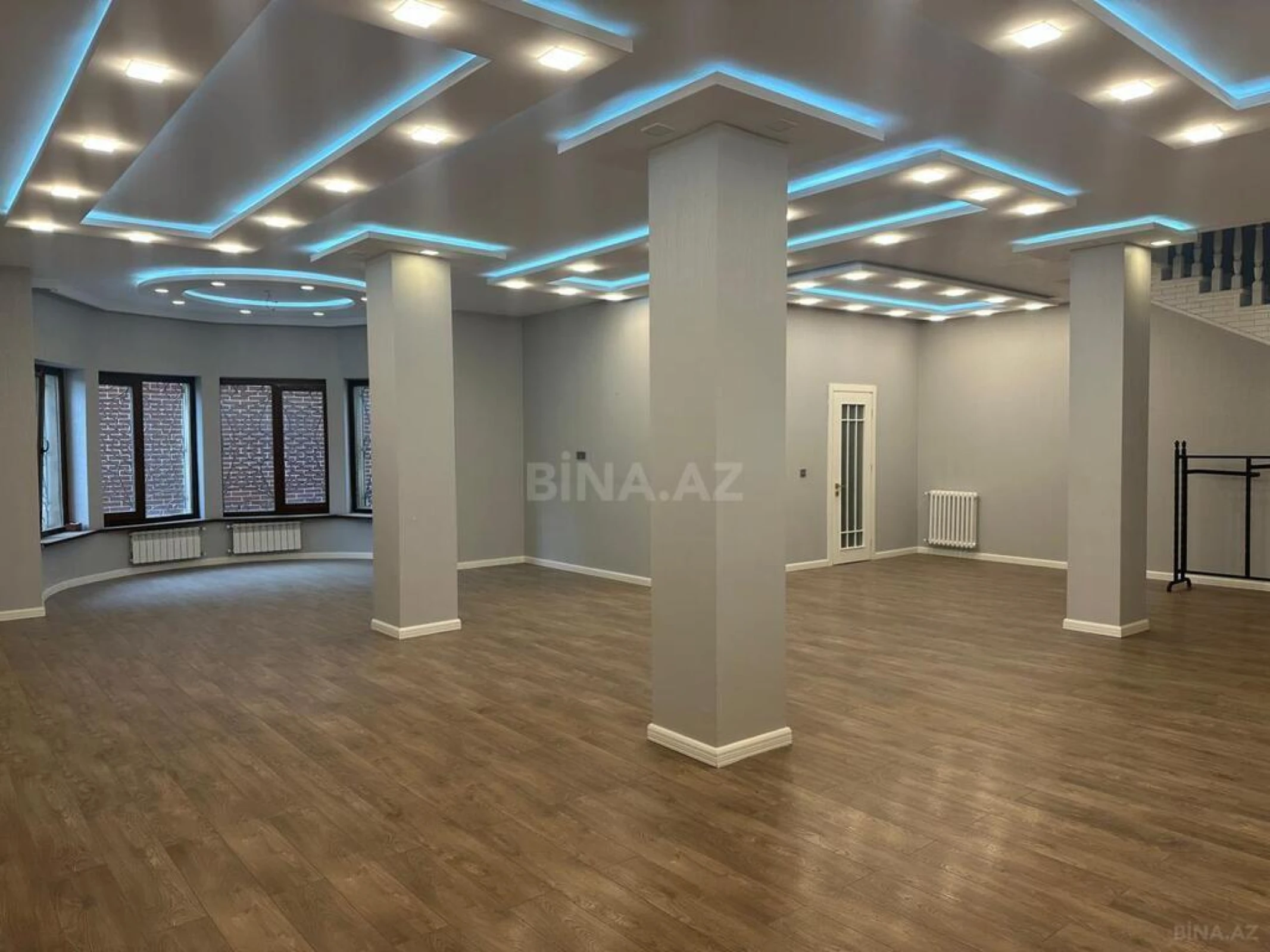 Satılır 5 otaqlı həyət evi 300 m²