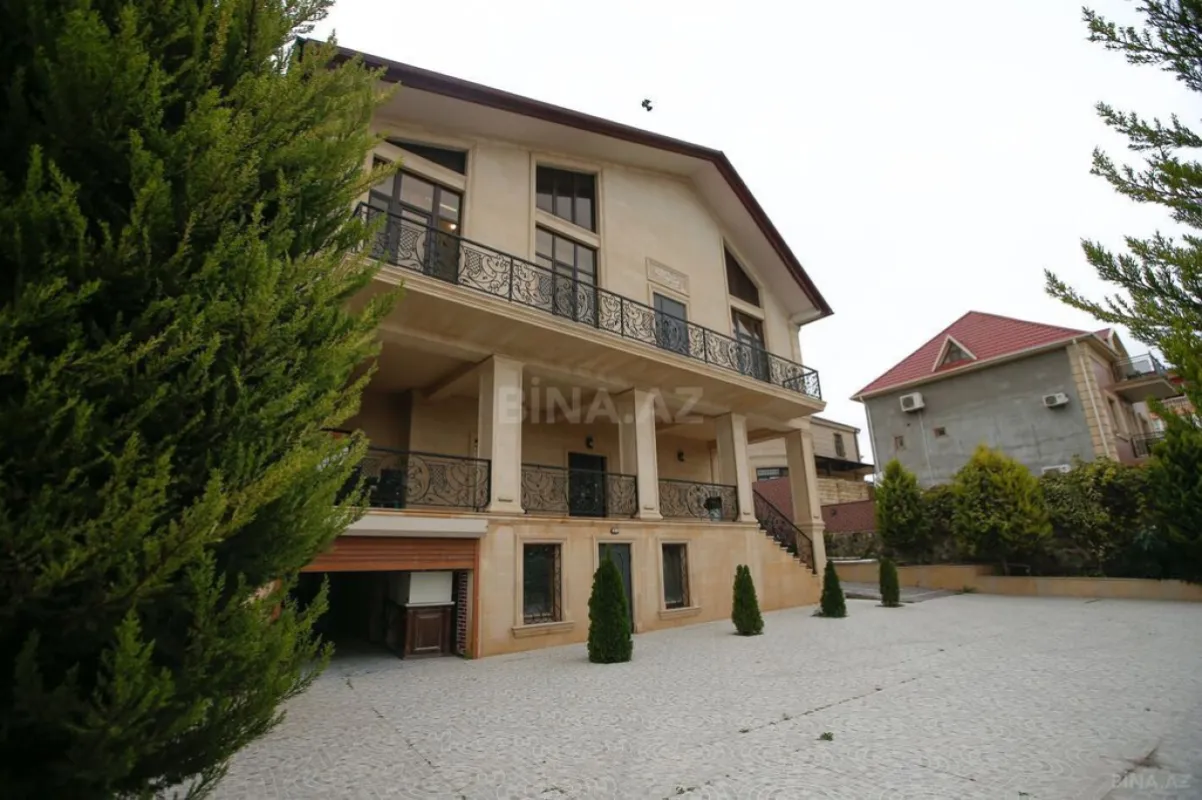 Satılır 5 otaqlı həyət evi 300 m²