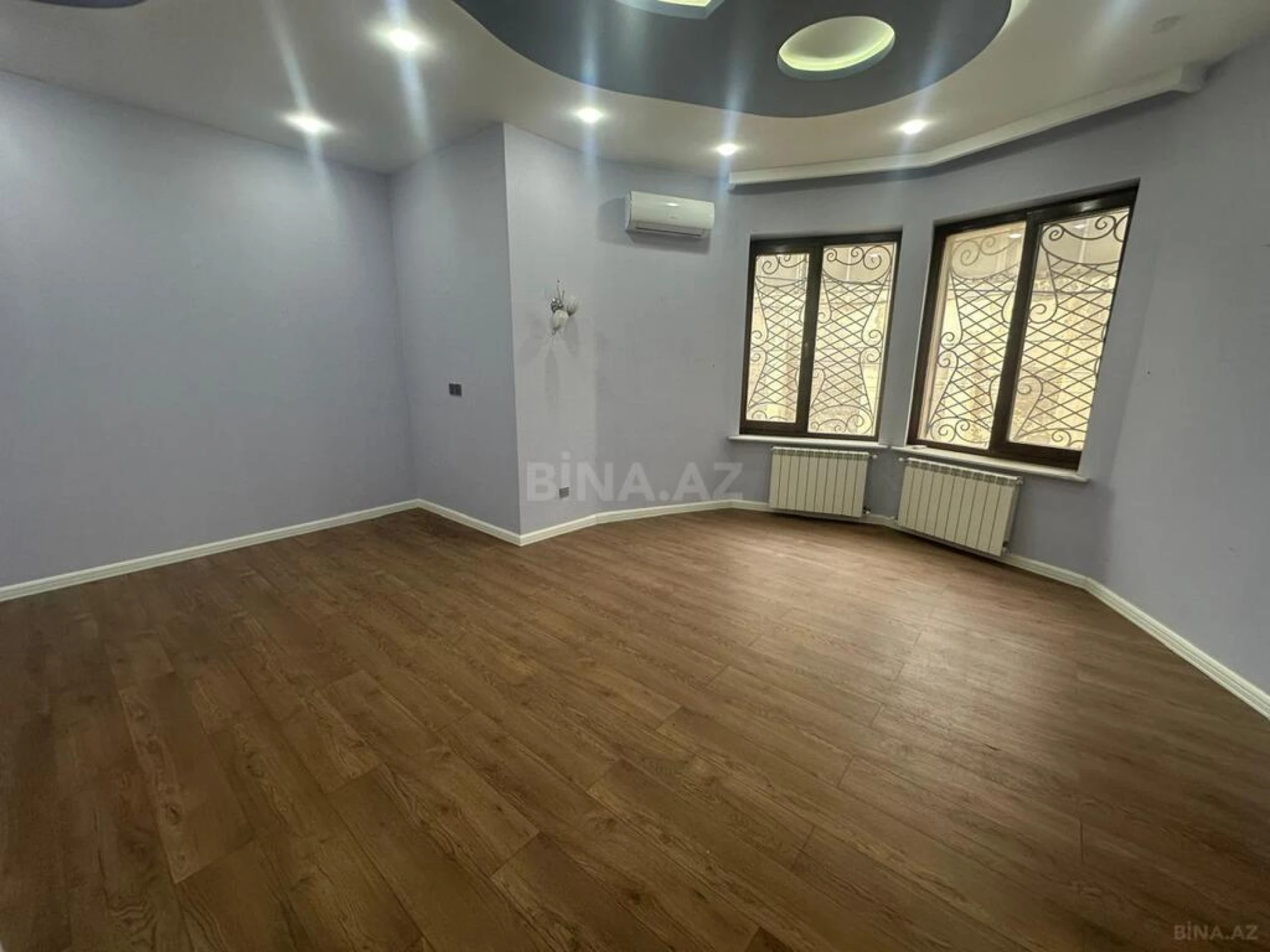 Satılır 5 otaqlı həyət evi 300 m²