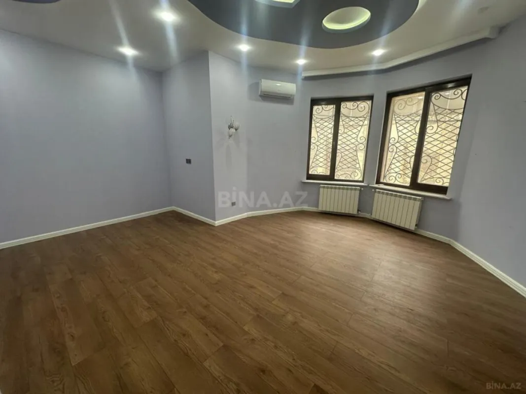 Satılır 5 otaqlı həyət evi 300 m²