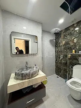 Satılır 2 otaqlı mənzil 81.3 m²