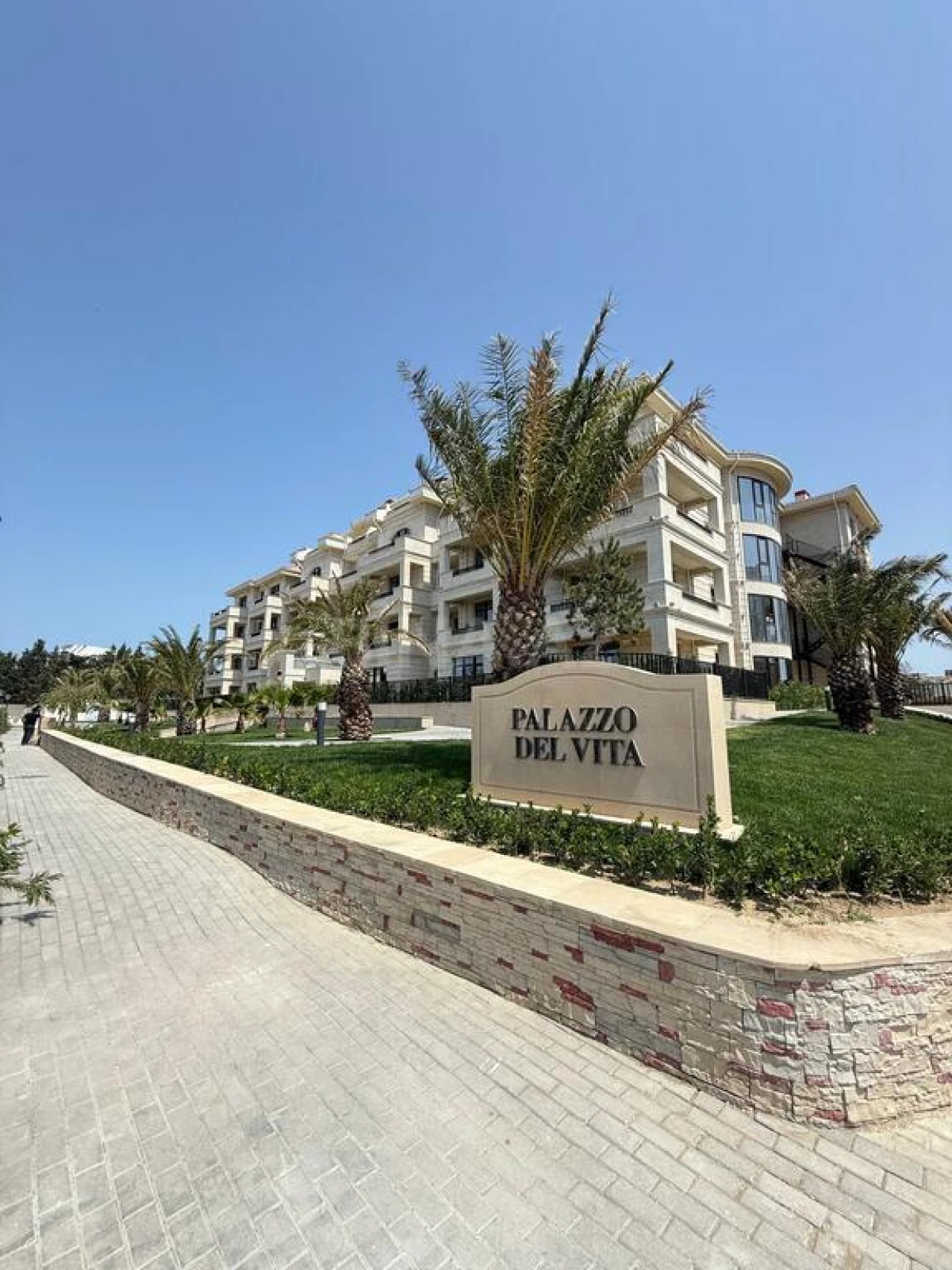 Satılır 2 otaqlı mənzil 81.3 m²