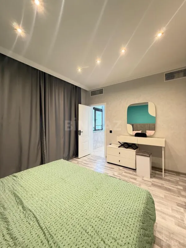 Satılır 2 otaqlı mənzil 81.3 m²