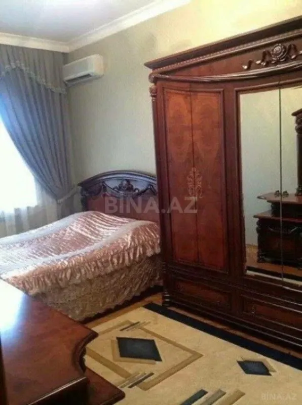 Satılır 6 otaqlı həyət evi 408 m²