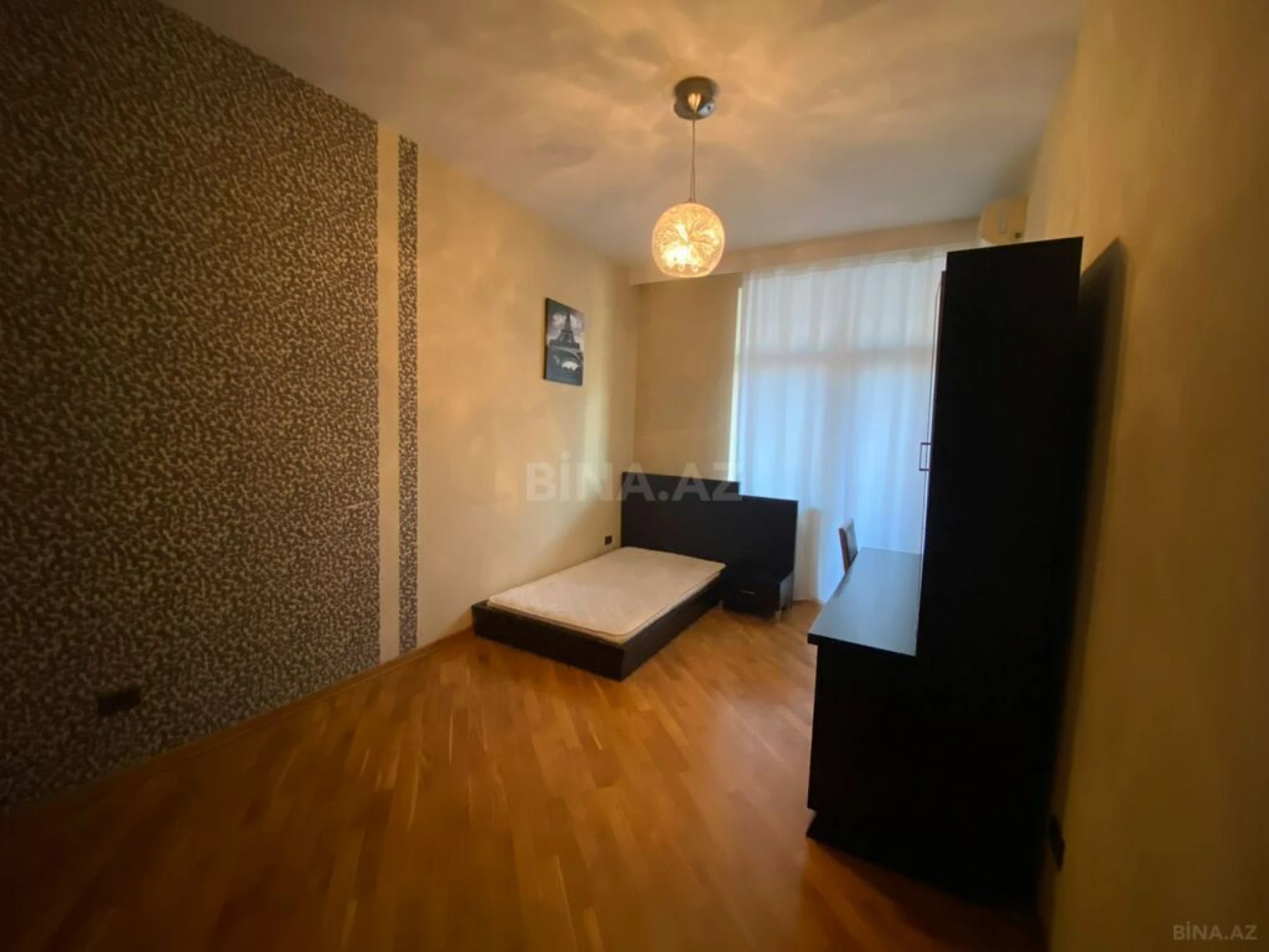 Satılır 4 otaqlı mənzil 220 m²
