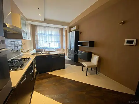 Satılır 4 otaqlı mənzil 220 m²