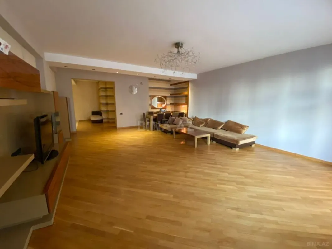 Satılır 4 otaqlı mənzil 220 m²