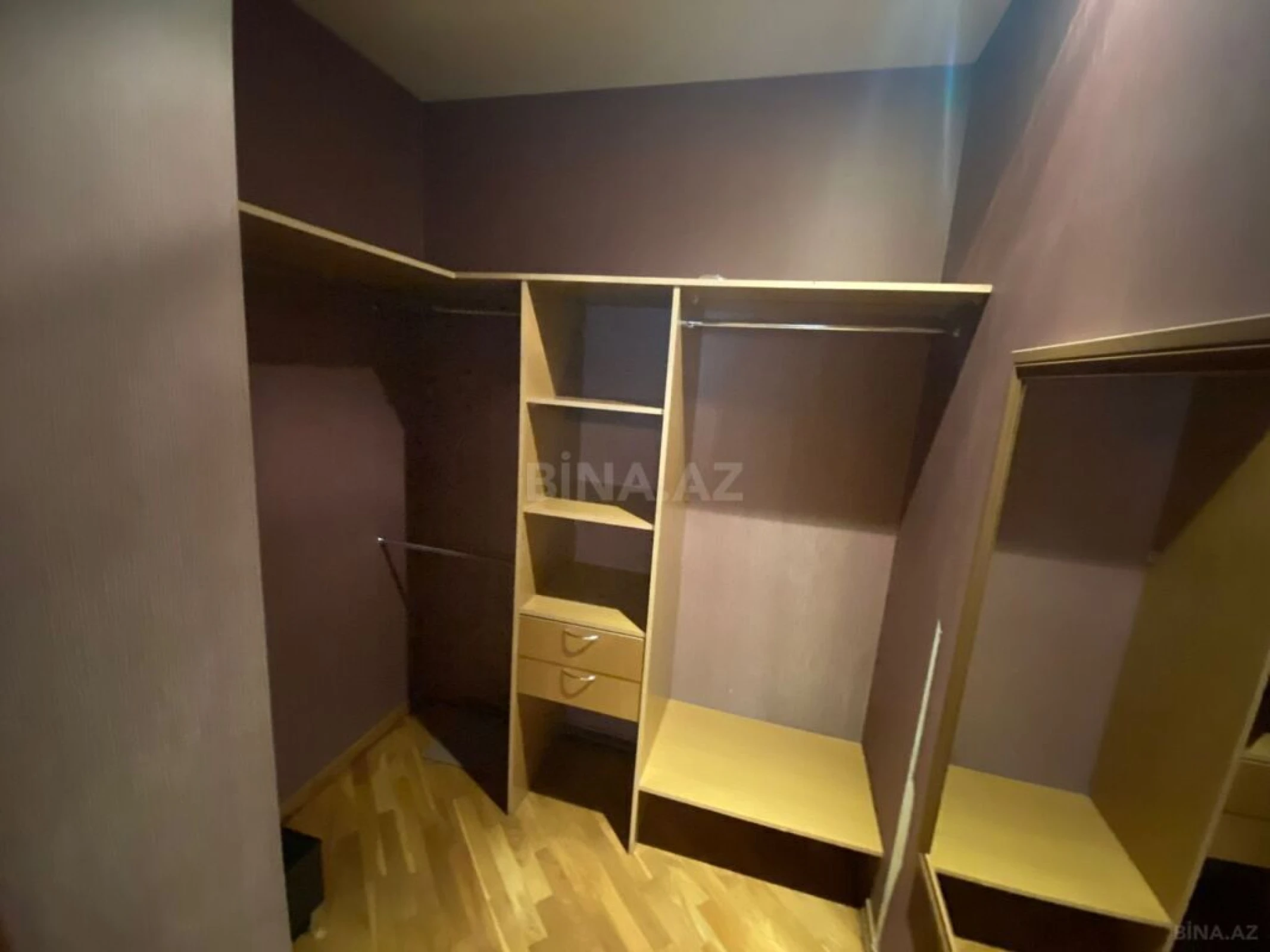 Satılır 4 otaqlı mənzil 220 m²