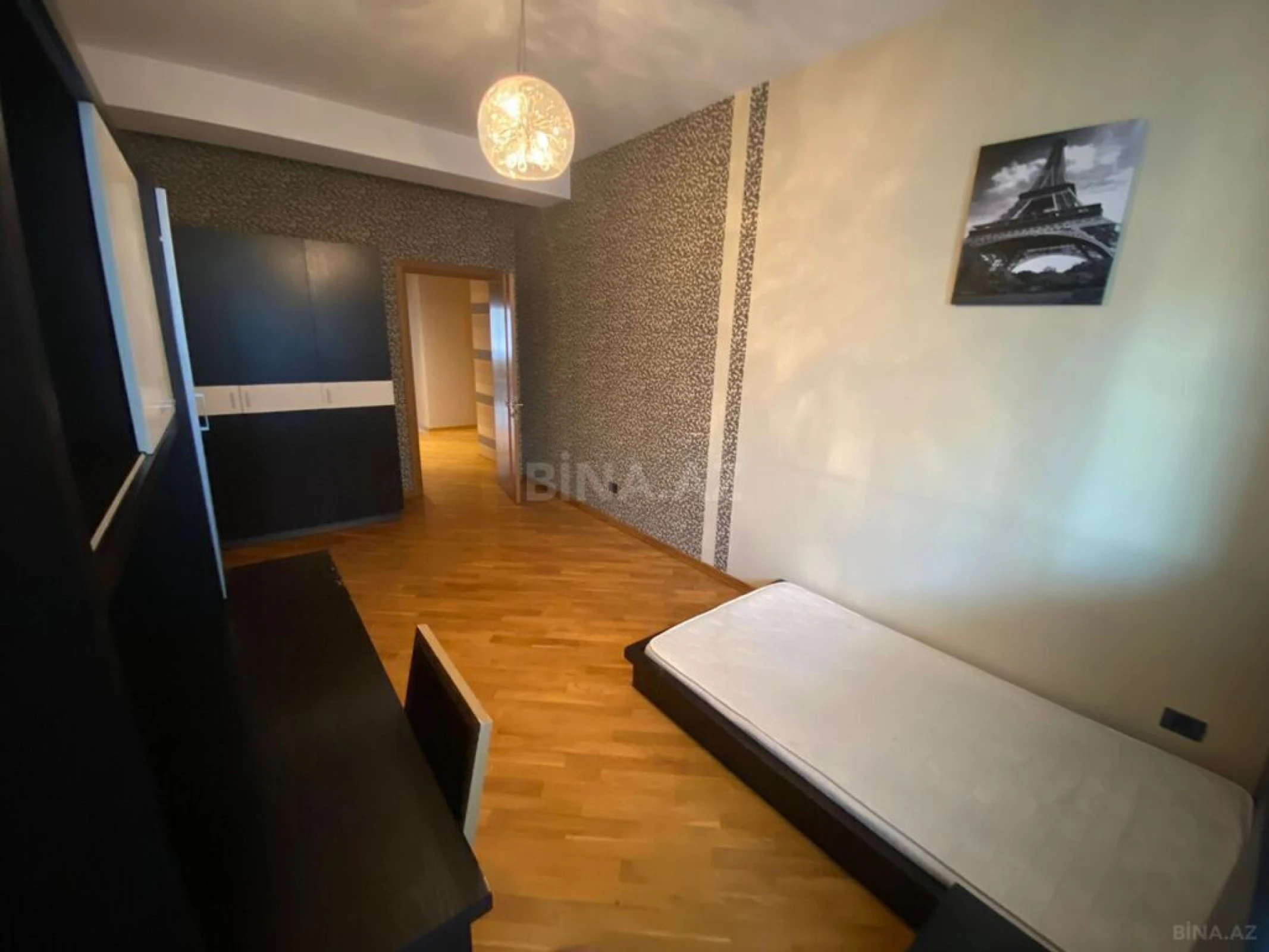 Satılır 4 otaqlı mənzil 220 m²