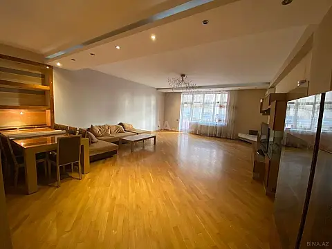 Satılır 4 otaqlı mənzil 220 m²