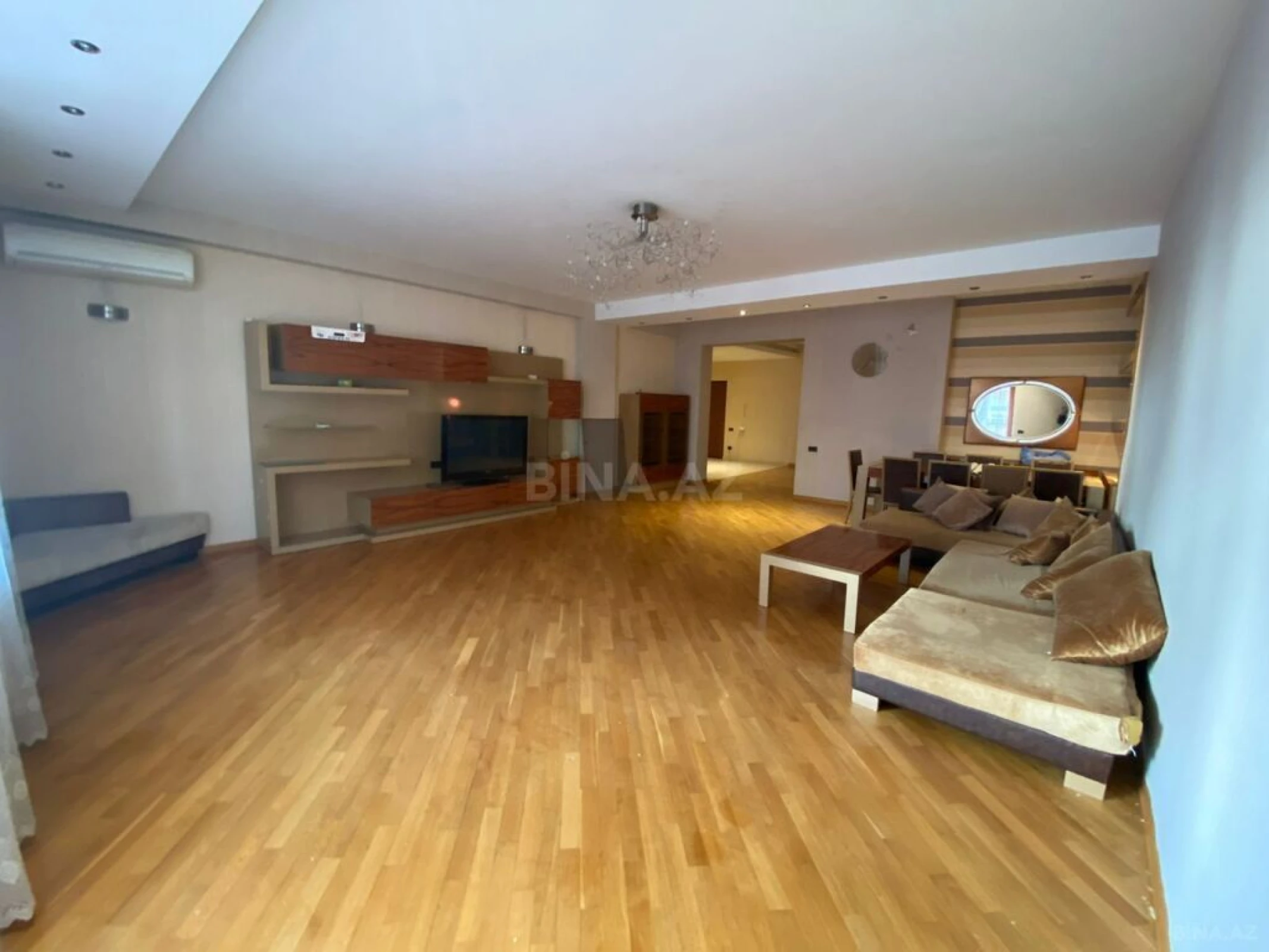 Satılır 4 otaqlı mənzil 220 m²
