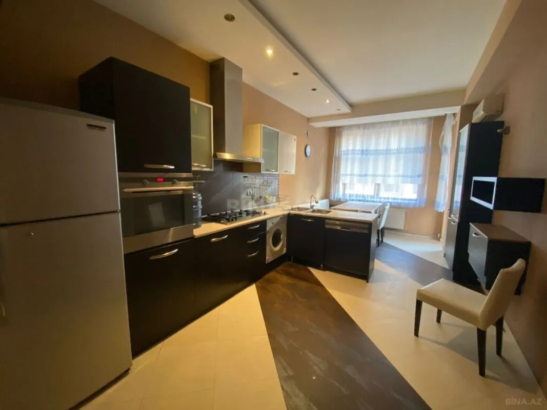Satılır 4 otaqlı mənzil 220 m²
