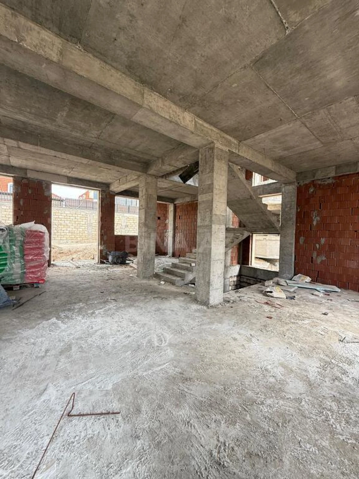 Satılır 8 otaqlı həyət evi 400 m²